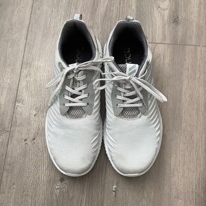 Women’s Adidas alpha bounce tennis shoes